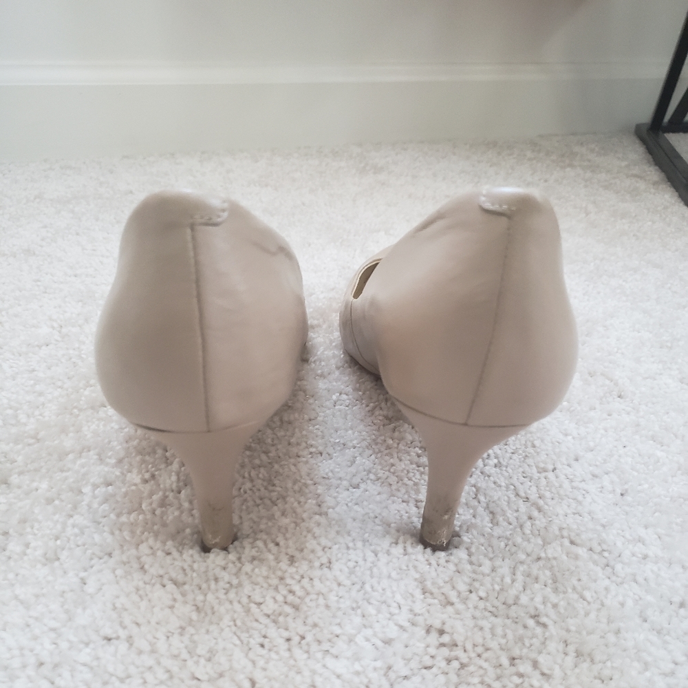 Beige heels - Picture 2 of 4